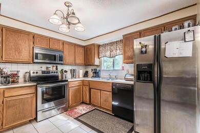 2855 Southridge Dr - Kitchen 2