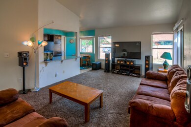 10 Living Room photo b