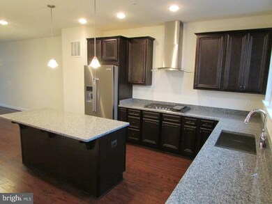 13354 Sherwood Park Ln, Herndon, VA 20171 - photo 5