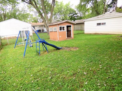 107 Toro Cir, Carpentersville, IL 60110 - photo 4