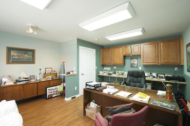 Office/2nd Bedroom<|><|>
