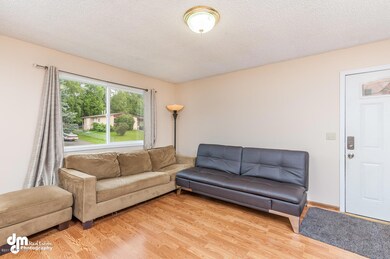 9800 Chelatna Cir Anchorage AK-large-004