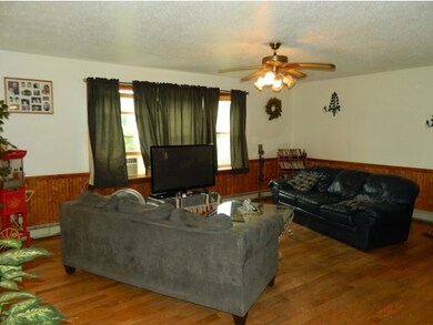 Large Eat-in Kitchen