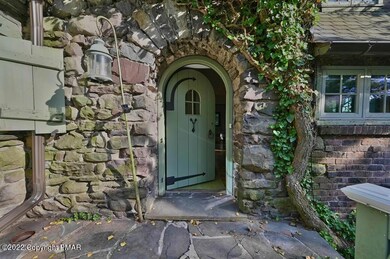 713 Thomas St, Stroudsburg, PA 18360 - photo 3