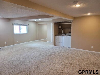 2301 Quartz Dr, Papillion, NE 68046 - photo 2