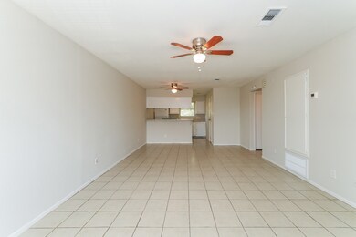 4021 Briar Hollow Dr unit 4, Dickinson, TX 77539 - photo 3
