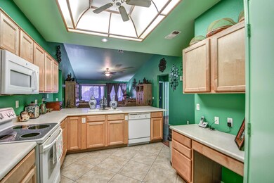 KITCHEN 8