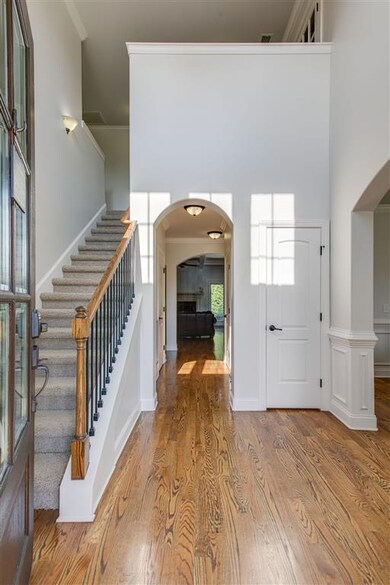 Brand new neutral paint throughout, extensive mill