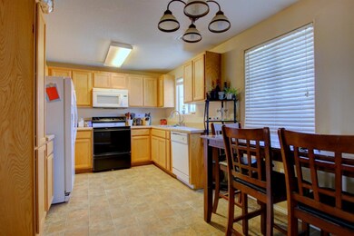 3927 Agate Meadows Ct, White City, OR 97503 - photo 2