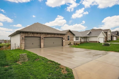 842 E Acacia Ln-41