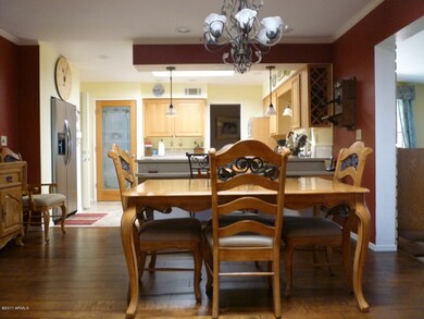 Kitchen 2 wtable