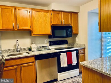 11933 Redtree Way, Reston, VA 20194 - photo 4