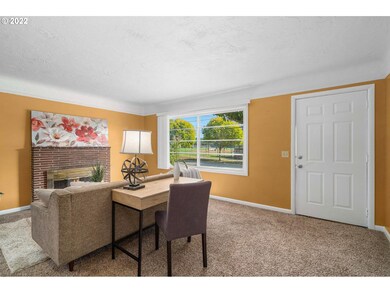 Living Room/Entrance
