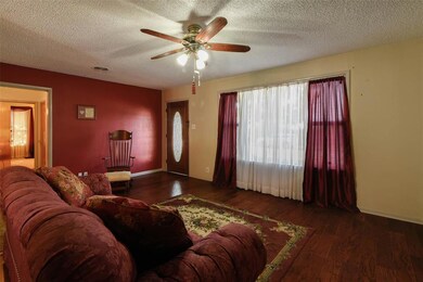 743 W Brock St, Denison, TX 75020 - photo 4