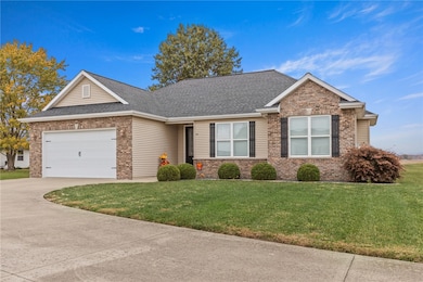 708 Shiloh Place, Effingham, IL 62401 - photo 2