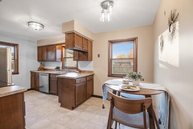 1045 Grognet St, Green Bay, WI 54302 - photo 7