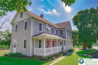 5727 Youngs Hill Rd, Easton, PA 18040 - photo 2