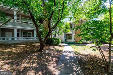 4408 Helmsford Ln unit 106, Fairfax, VA 22033 - photo 2