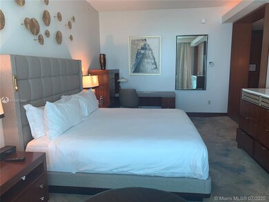 BEautiful Remodeled Suite with King Bed, Desk and 