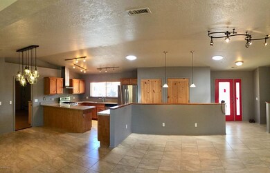 Kitchen & Entry