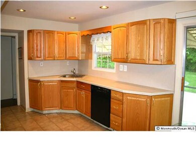 41 Jubilee Cir, Matawan, NJ 07747 - photo 5