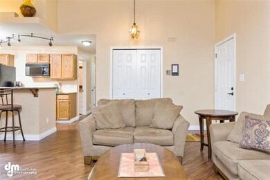 27-Living Room-5M8A3187