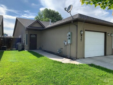 935 S Diamond St, Nampa, ID 83686 - photo 2