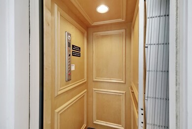 Elevator from ground to roof