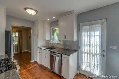 322 Hemlock Ln, Naperville, IL 60540 - photo 4