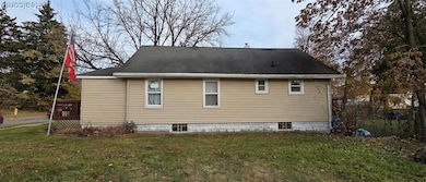 205 Hughes Ave, Pontiac, MI 48341 - photo 5