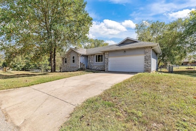 602 Cherry St, Nixa, MO 65714 - photo 2