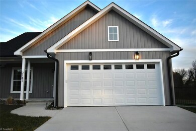 2142 Elizabeth Dr, Mount Airy, NC 27030 - photo 4