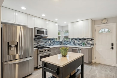 241 Glendale Rd, Glenview, IL 60025 - photo 6