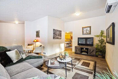 main_level-living_room-dsc4098
