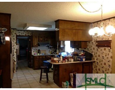 Kitchen. Extra large kitchen
