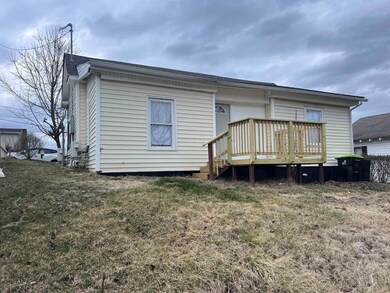 511 Maple St, Pulaski, VA 24301 - photo 7