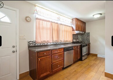 2017 Pine St unit D, Des Plaines, IL 60018 - photo 4