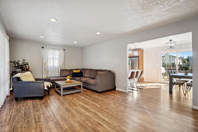 4745 Clover Ln, Waterloo, IA 50701 - photo 6