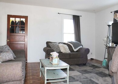 LIVING ROOM<|><|>
