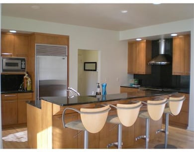 Kitchen. BEAUTIFUL KITCHEN FOR THE CHEF IN THE FAM