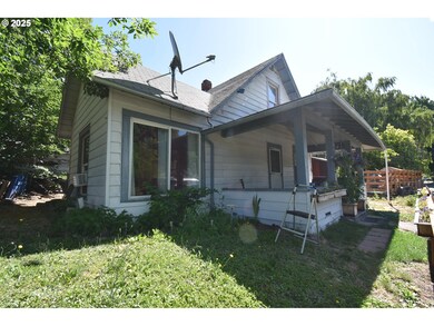 309 W 7th St, the Dalles, OR 97058 - photo 3