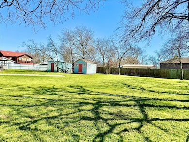 304 Hallvale Dr, White Settlement, TX 76108 - photo 5