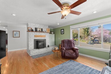 903 NW Hewitt Ln, Grants Pass, OR 97526 - photo 6