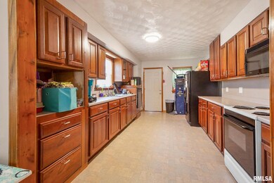 1109 E Reeves St, Marion, IL 62959 - photo 4