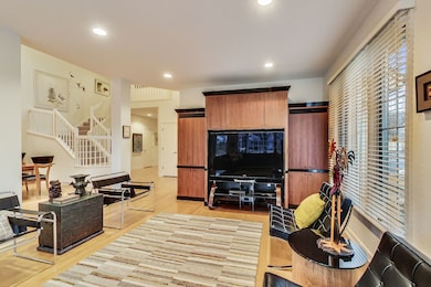 4528 S Seminole Dr, Glenview, IL 60026 - photo 3