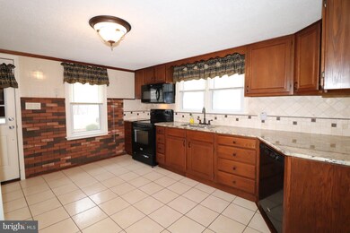 605 Hickory Ave, Telford, PA 18969 - photo 6