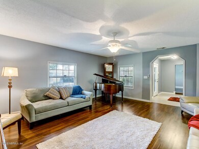 1250 Peacefield Dr, Jacksonville, FL 32205 - photo 5