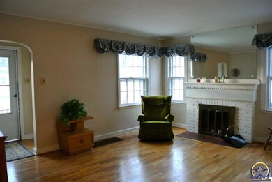 826 SW Webster Ave, Topeka, KS 66606 - photo 2