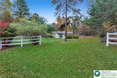 139 Johnny Bee Rd, Dingmans Ferry, PA 18328 - photo 5