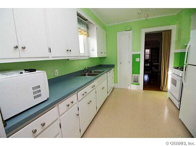 Kitchen. Loads of counter space and kitchen cabine